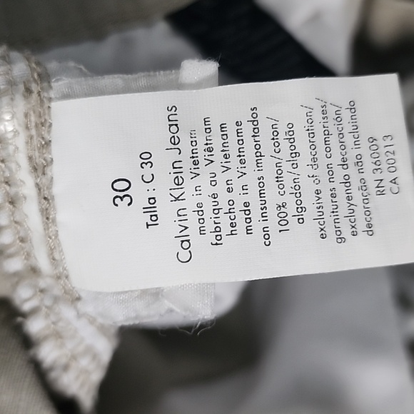 Calvin Klein Cargo Shorts - Picture 5 of 5